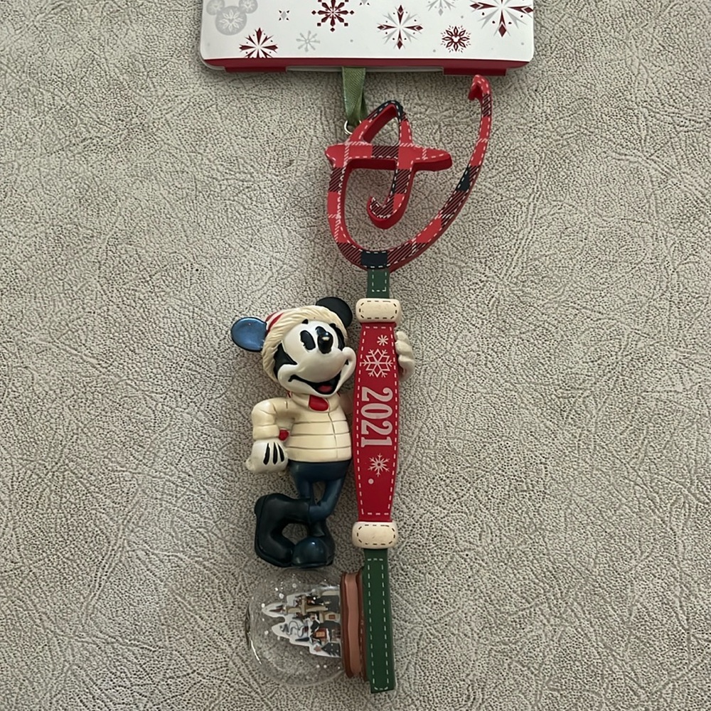Disney sketchbook 2021 Christmas key ornament brand new